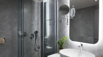 ZEUS ESSENCE ATHENS CENTRAL