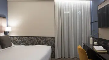 ZEUS ESSENCE ATHENS CENTRAL