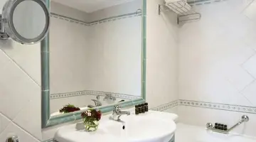 Zeus Essence Ramada Athens