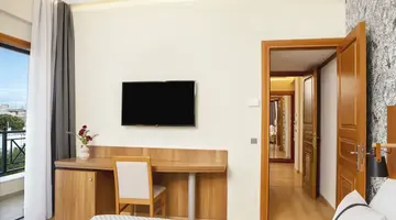 Zeus Essence Ramada Athens