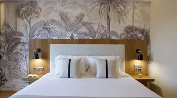 Zeus Essence Ramada Athens