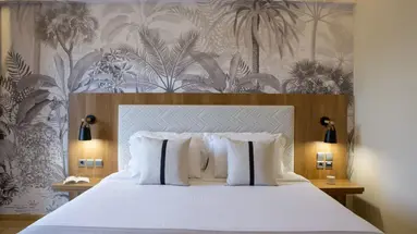 Zeus Essence Ramada Athens