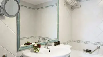 Zeus Essence Ramada Athens