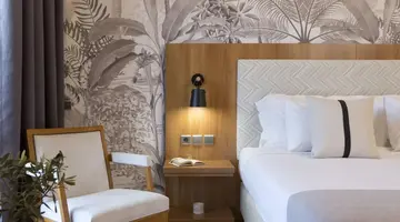Zeus Essence Ramada Athens