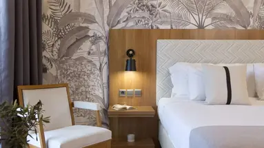Zeus Essence Ramada Athens