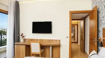 Zeus Essence Ramada Athens