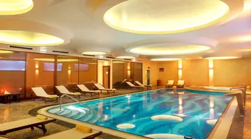 Zeus Essence Ramada Athens