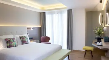Zeus Essence Wyndham Athens Residence