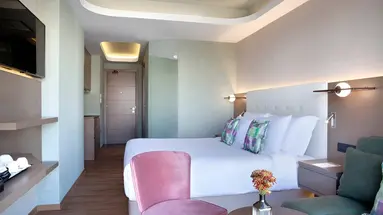 Zeus Essence Wyndham Athens Residence