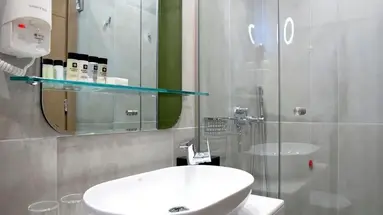 ZEUS ESSENCE WYNDHAM ATHENS RESIDENCE