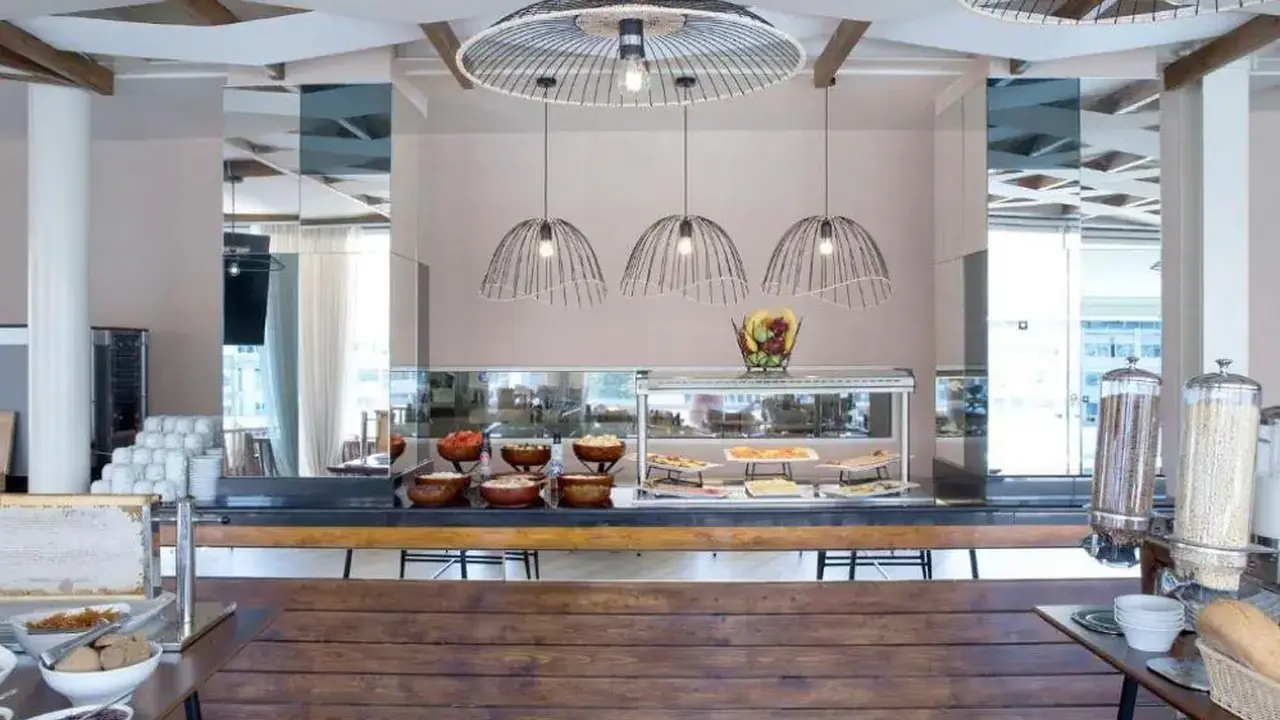 ZEUS ESSENCE WYNDHAM ATHENS RESIDENCE