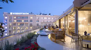 Zeus Essence Wyndham Athens Residence