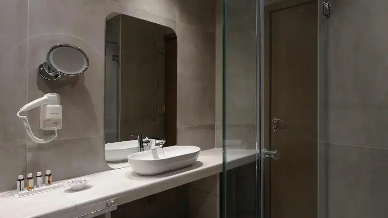 ZEUS ESSENCE WYNDHAM ATHENS RESIDENCE