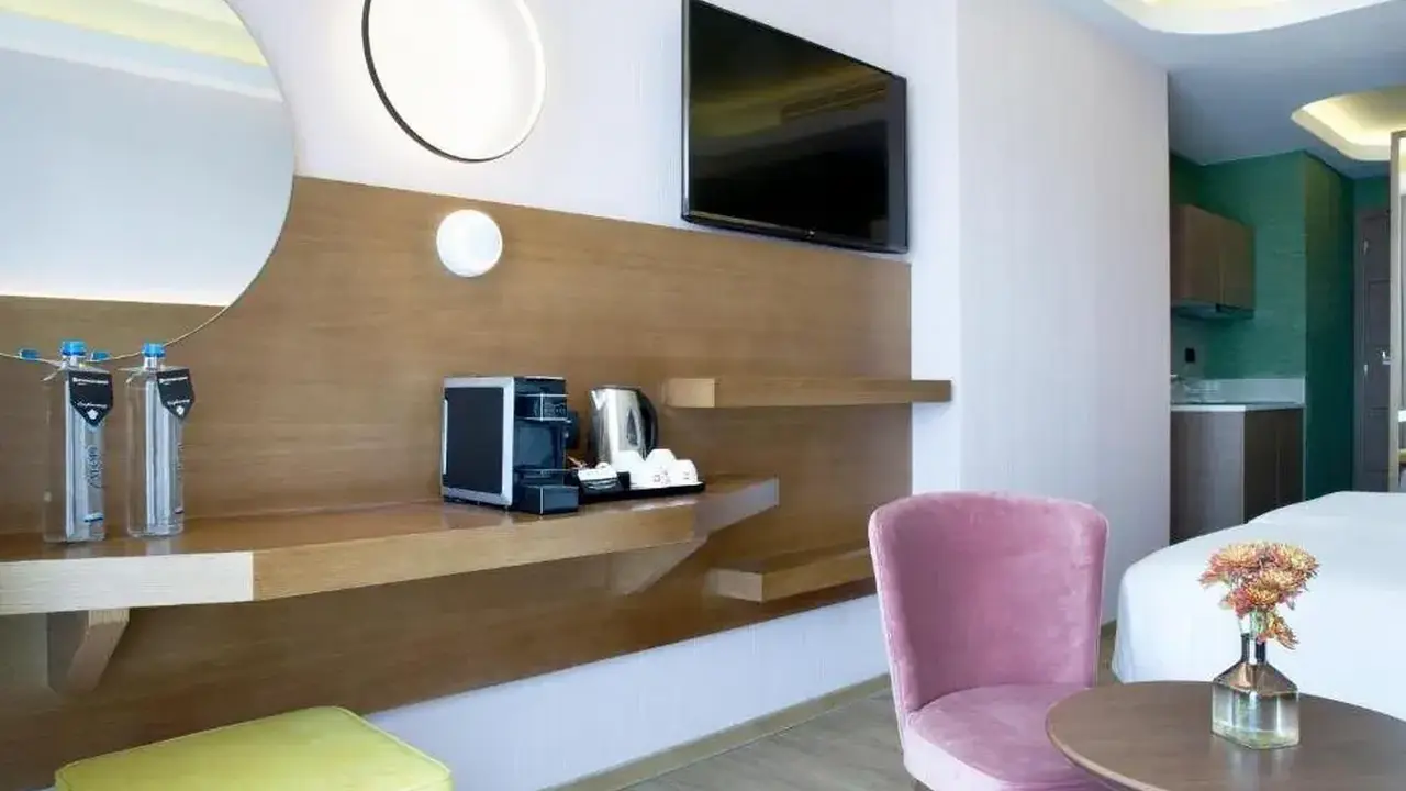 ZEUS ESSENCE WYNDHAM ATHENS RESIDENCE