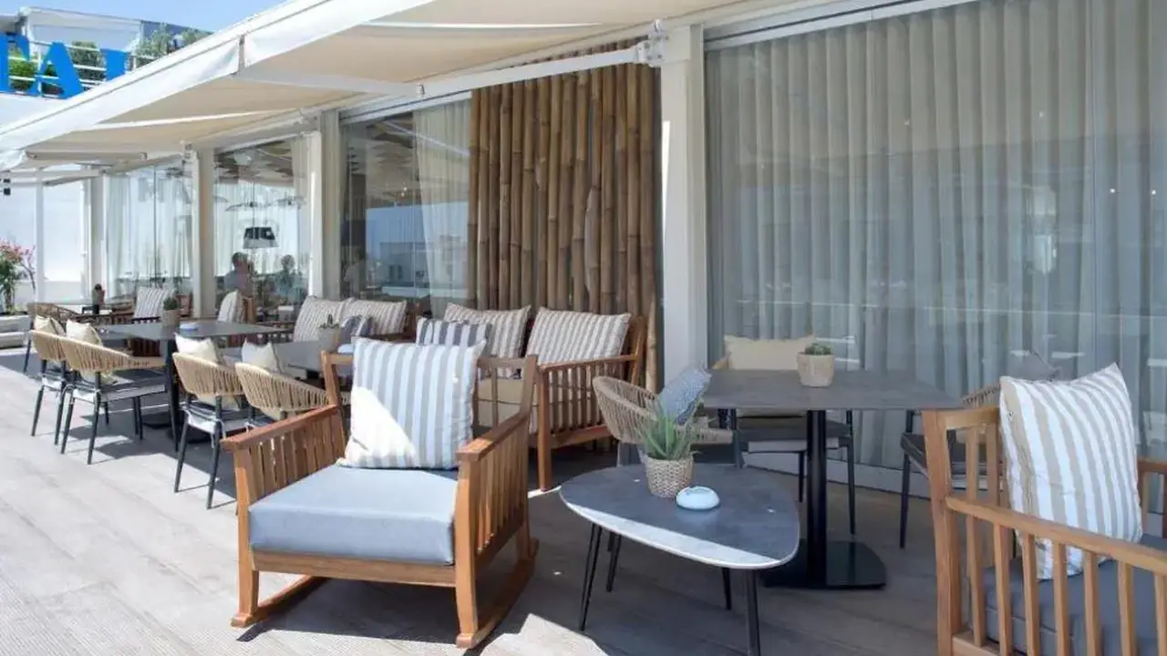 ZEUS ESSENCE WYNDHAM ATHENS RESIDENCE