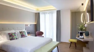 Zeus Essence Wyndham Athens Residence