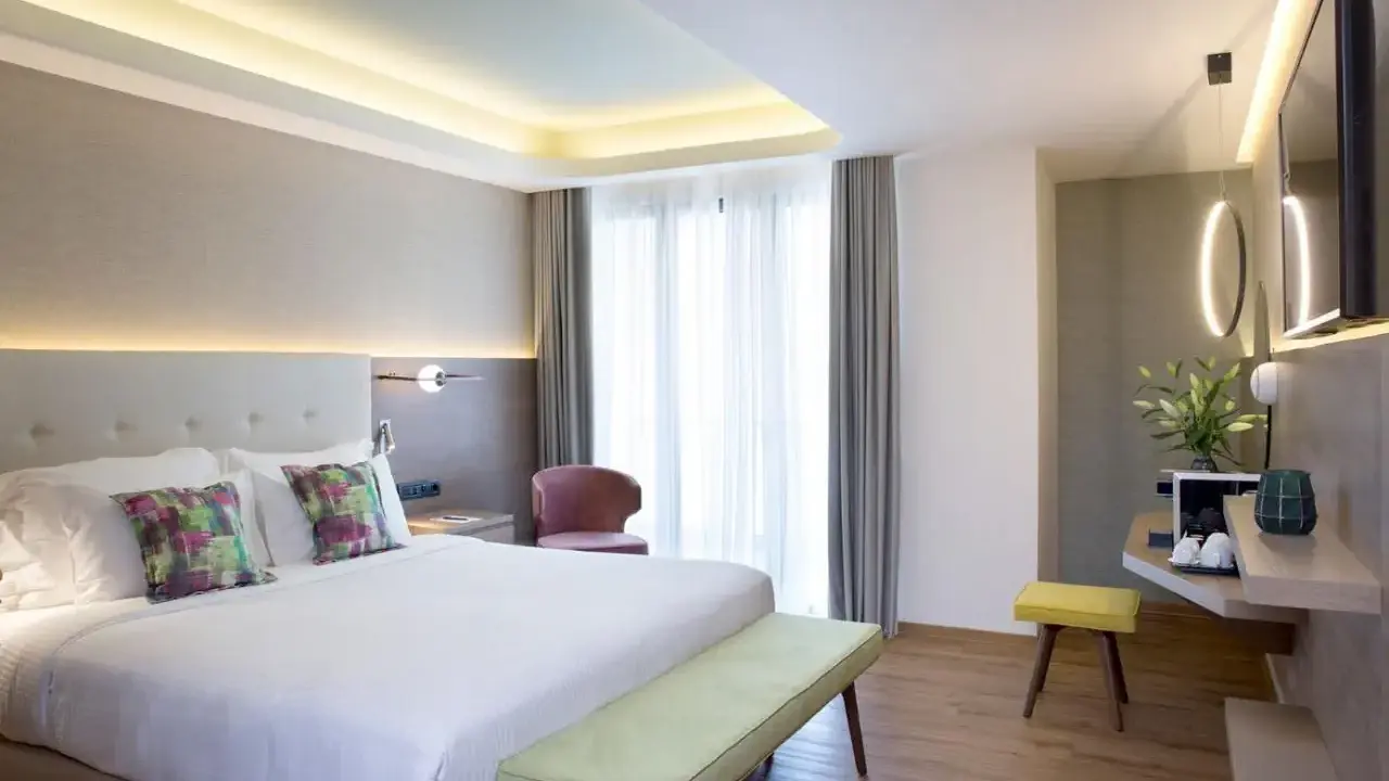 ZEUS ESSENCE WYNDHAM ATHENS RESIDENCE