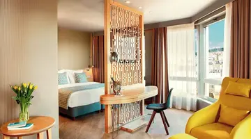 Zeus Wyndham Grand Athens