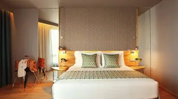 Zeus Wyndham Grand Athens