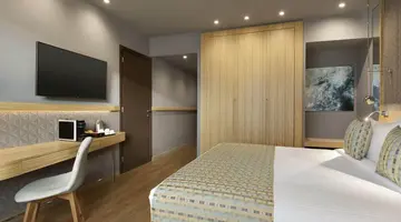 ZEUS WYNDHAM GRAND ATHENS
