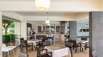 Zoes Hotel