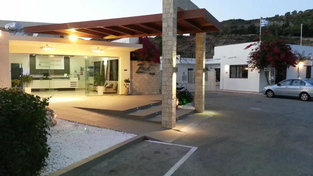 Zoes Hotel