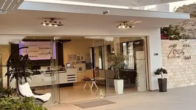 Zoes Hotel