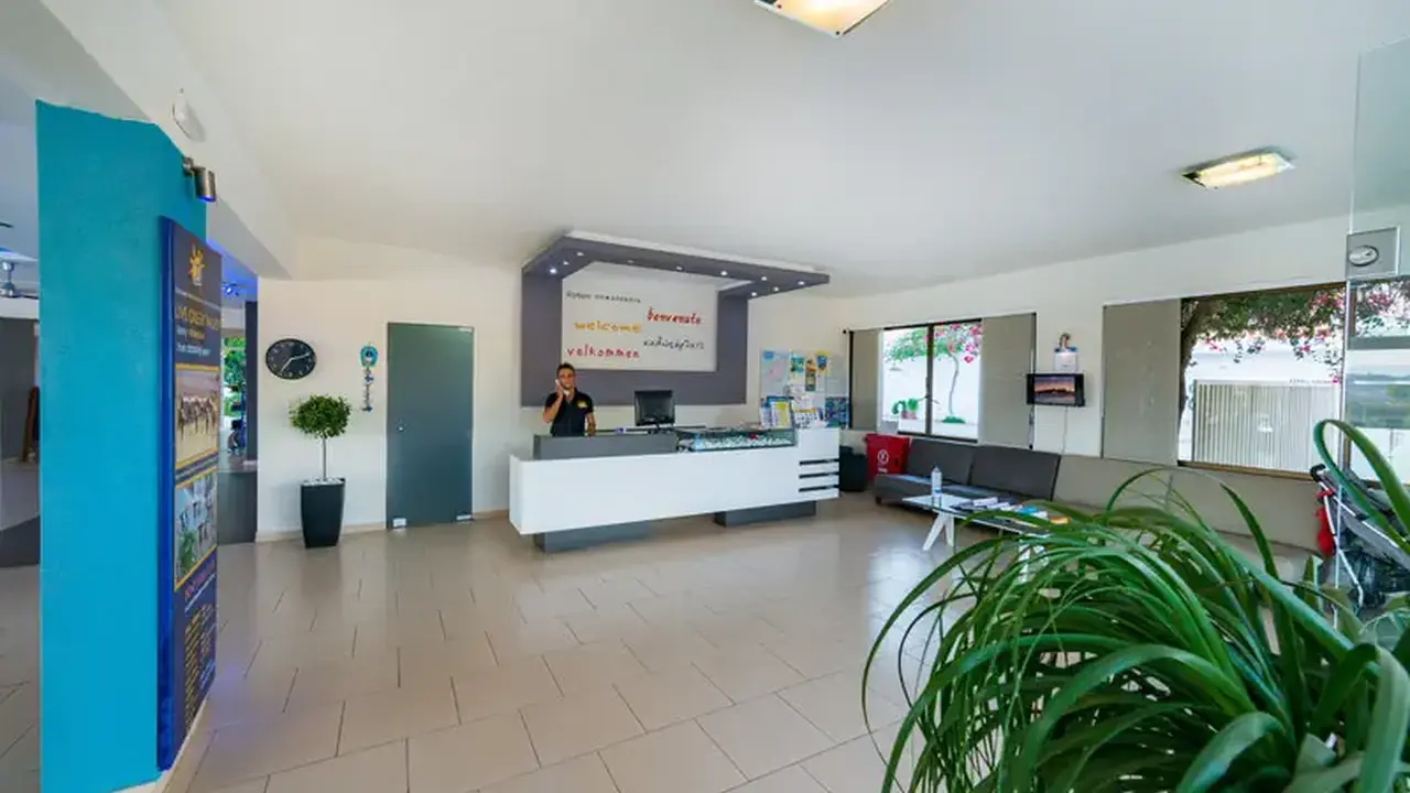Zoes Hotel