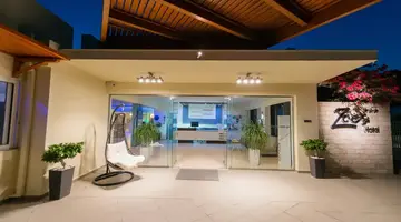 Zoes Hotel